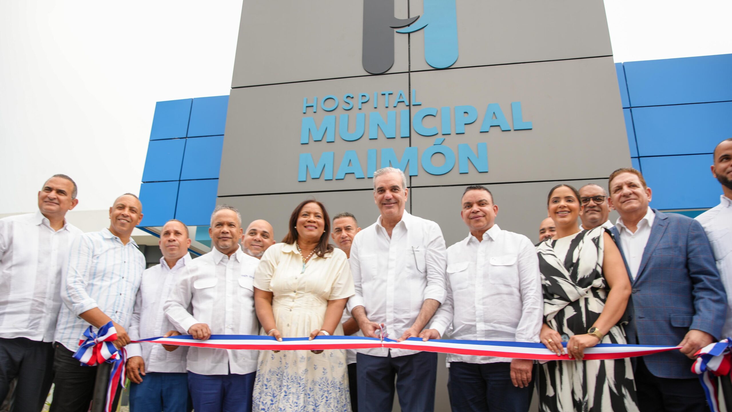 Gobierno entrega hospital de Maimón remozado, ampliado y equipado