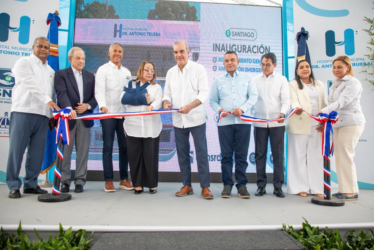Abinader entrega remozado Hospital Dr. Antonio Trueba en Santiago
