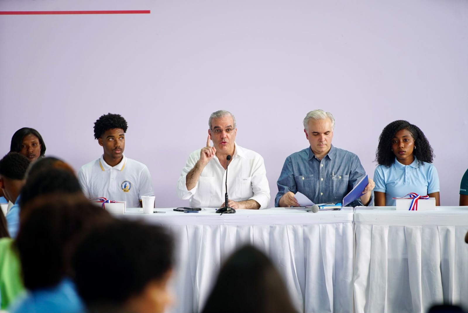Estudiantes de Samaná exponen inquietudes al presidente Abinader