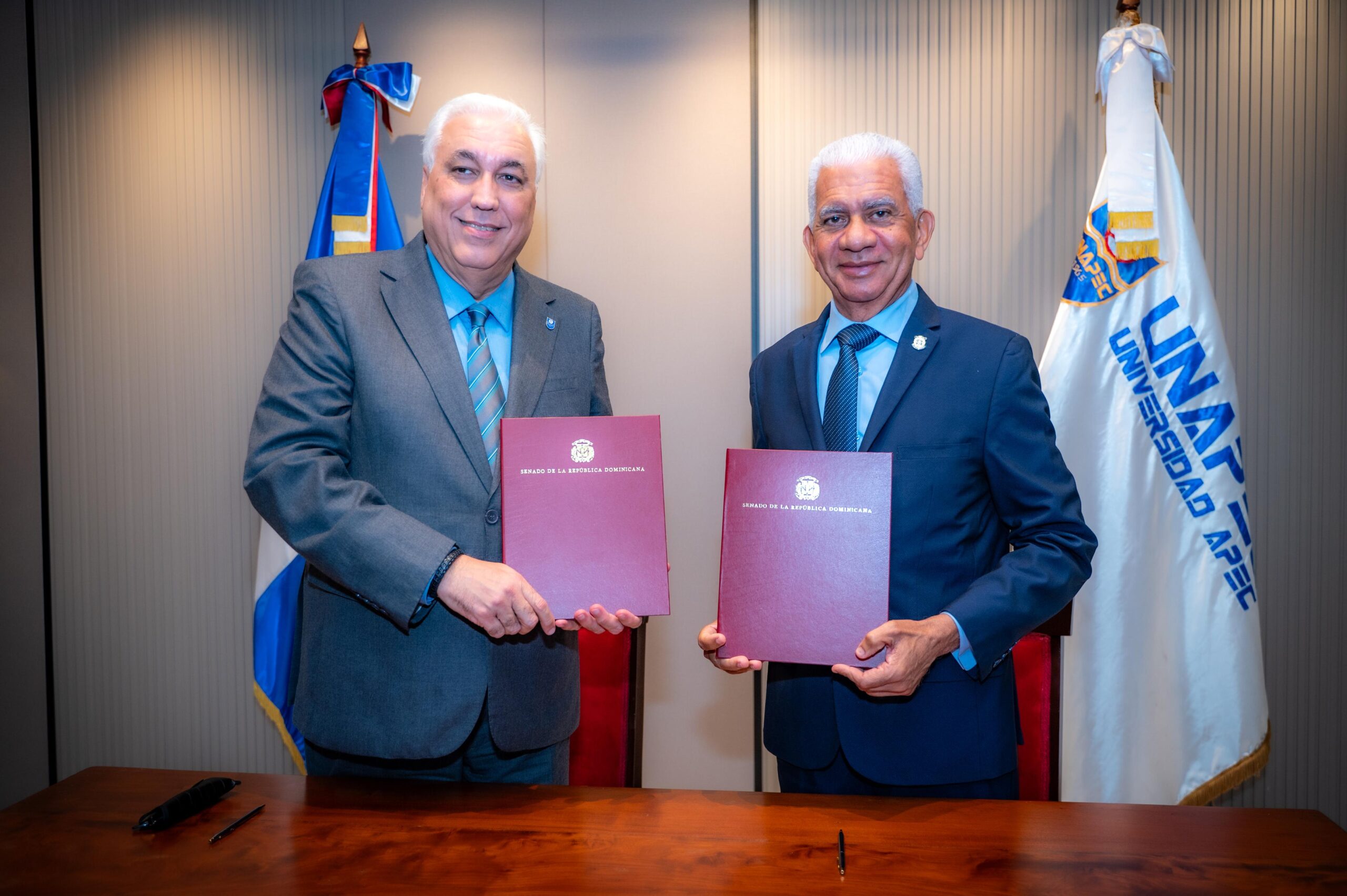Senado y Unapec buscan fortalecer formación personal bibliotecarios