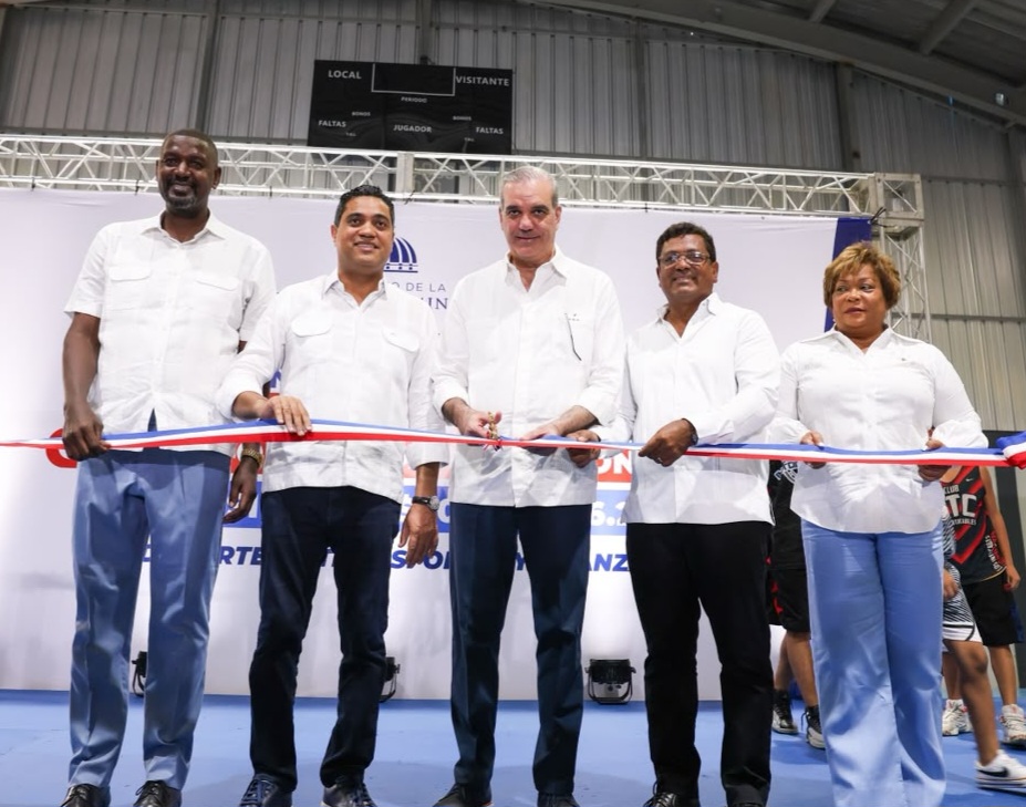 Abinader entrega remozado el Club Deportivo Dante Lemoniel