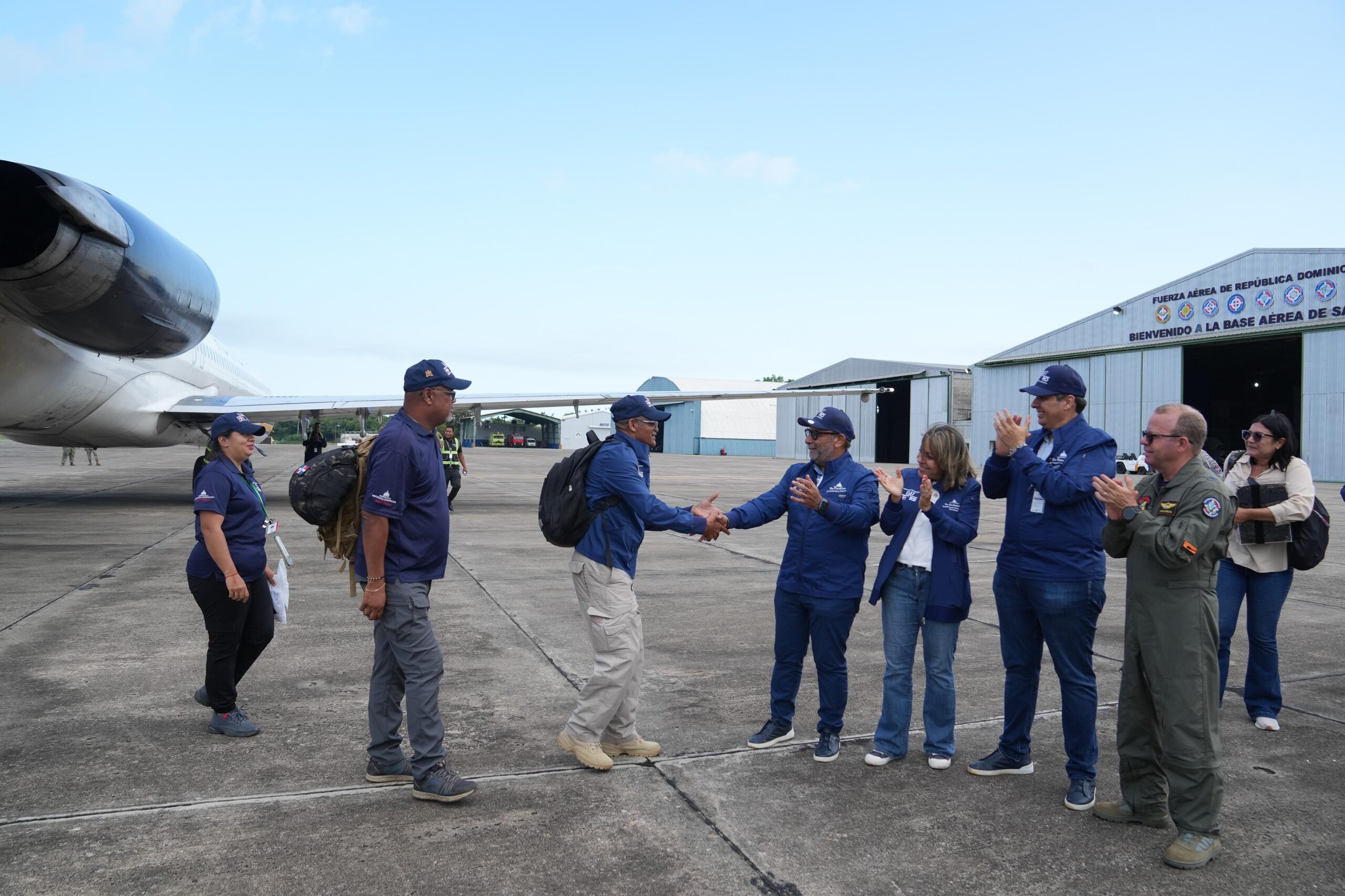 Ministro de Salud y equipo médico retornan al país desde Venezuela