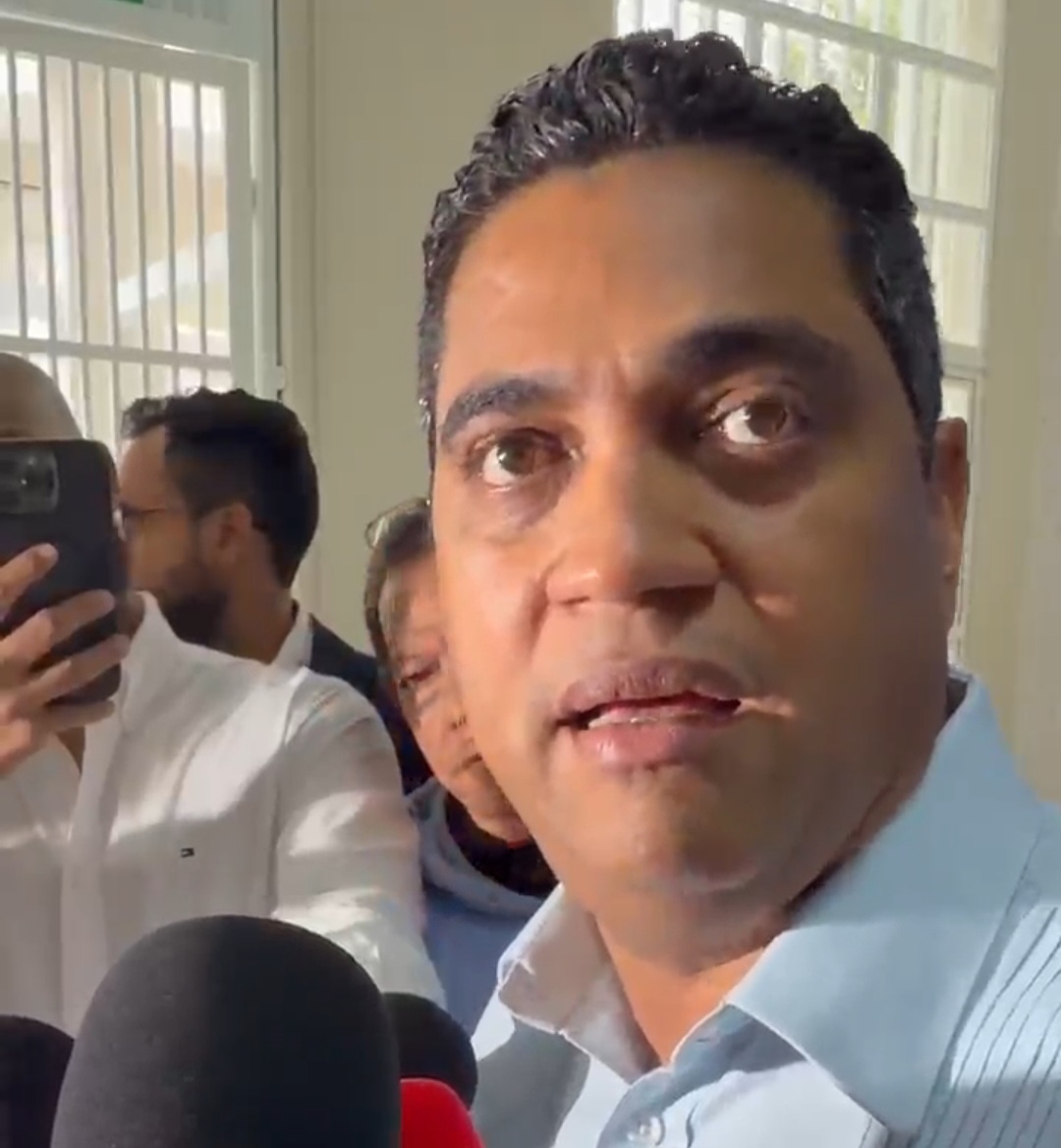 Ministro Kelvin Cruz solicita a Lidom ponerse de acuerdo para que niños participen en Caribe Kids