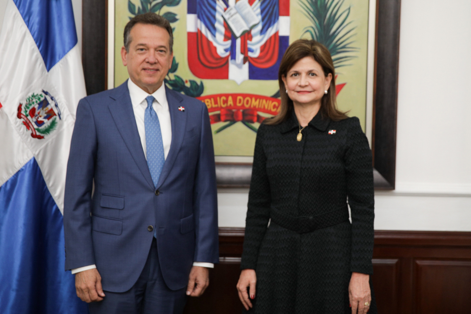 Raquel Peña juramenta a Ito Bisonó como ministro Relaciones Exteriores