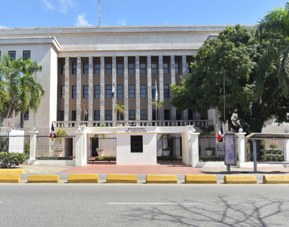 Minerd trabaja para sumar 1,500 nuevas aulas de cara al próximo año escolar