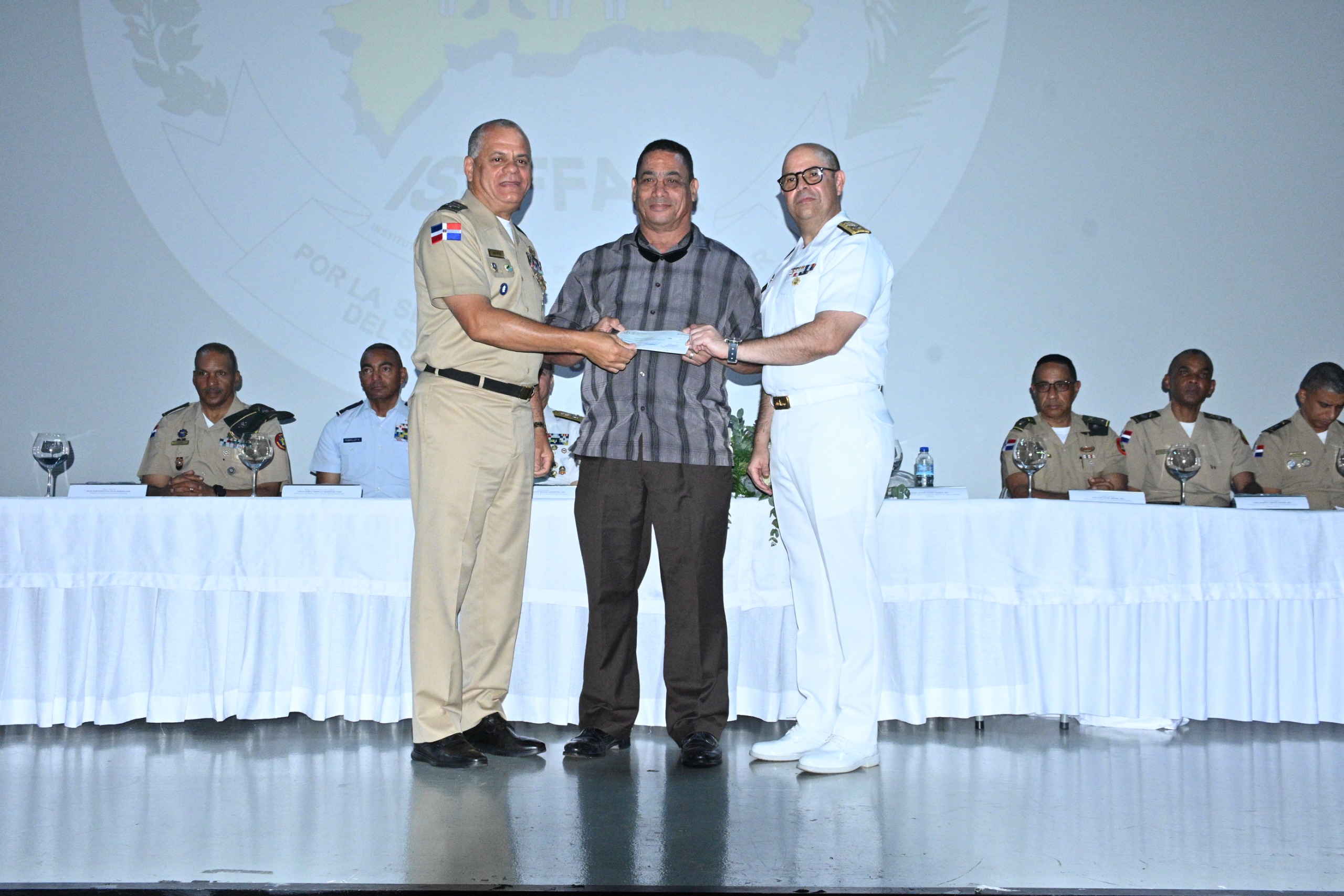 MIDE entrega RD$600 millones para 327 militares en retiro
