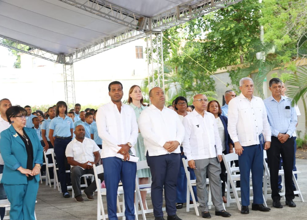 Pacheco encabeza inicio año escolar en SDO