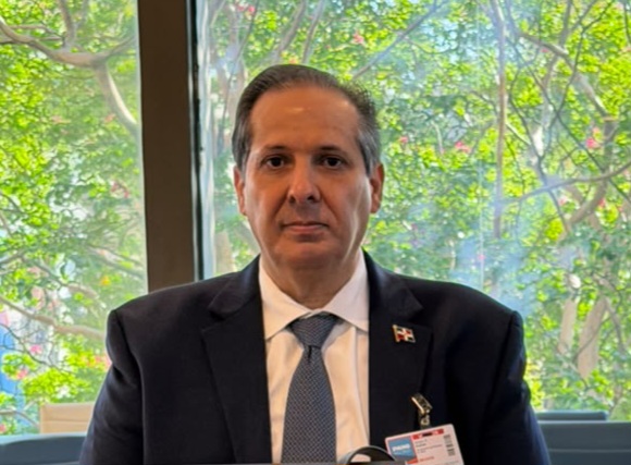 Victor Atallah presenta en Washington avances que posicionan a RD como referente regional en salud