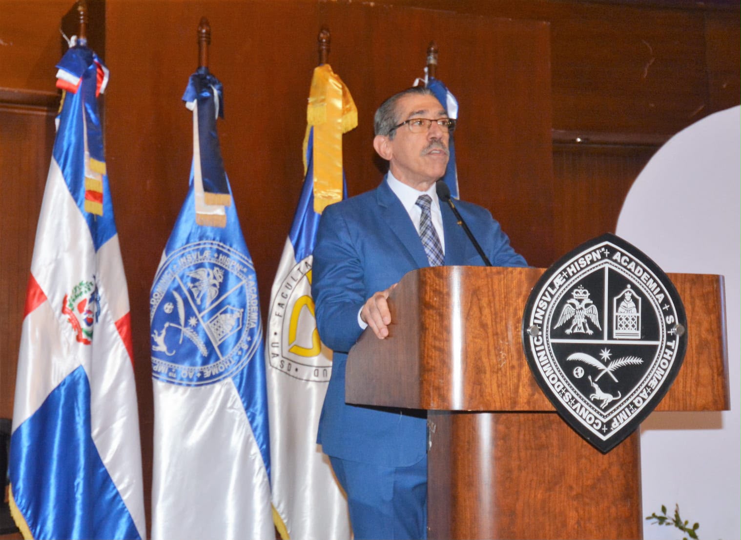 UASD impone batas blancas a estudiantes de Medicina
