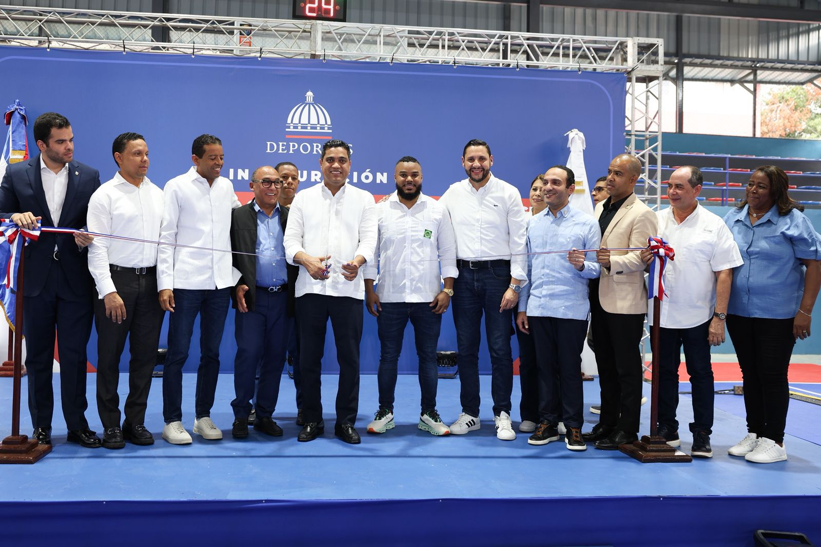Ministro Kelvin Cruz entrega multiuso en el sector Honduras