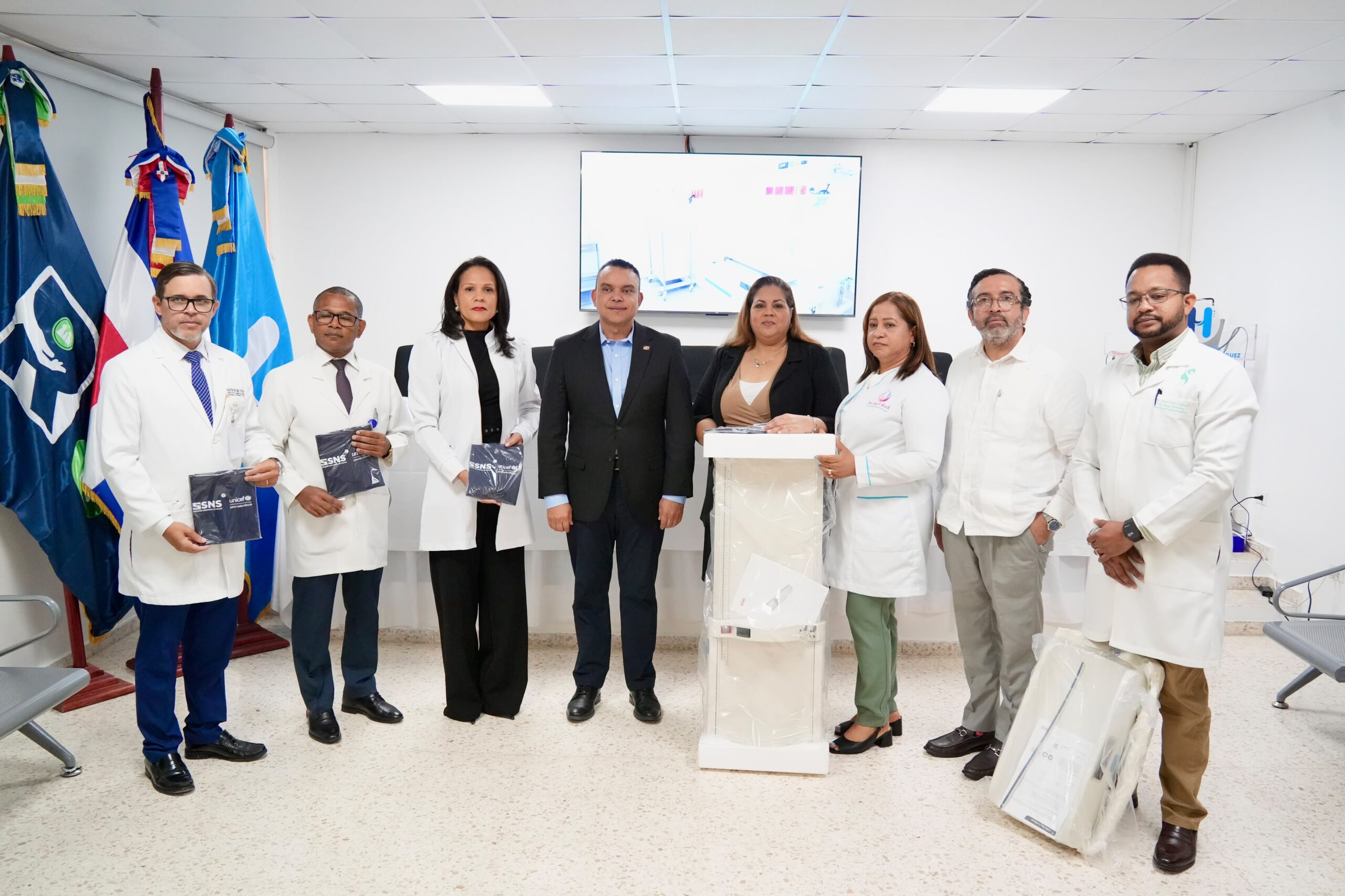 SNS y UNICEF fortalecen Programa Mamá Canguro con donación de equipos médicos valorada en más de RD$5.4 millones