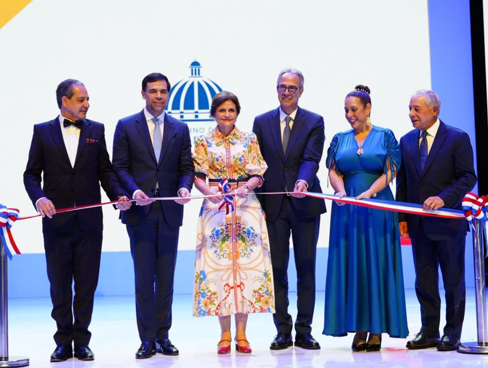 Raquel Peña y Roberto Ángel Salcedo inauguran Feria del Libro 2026