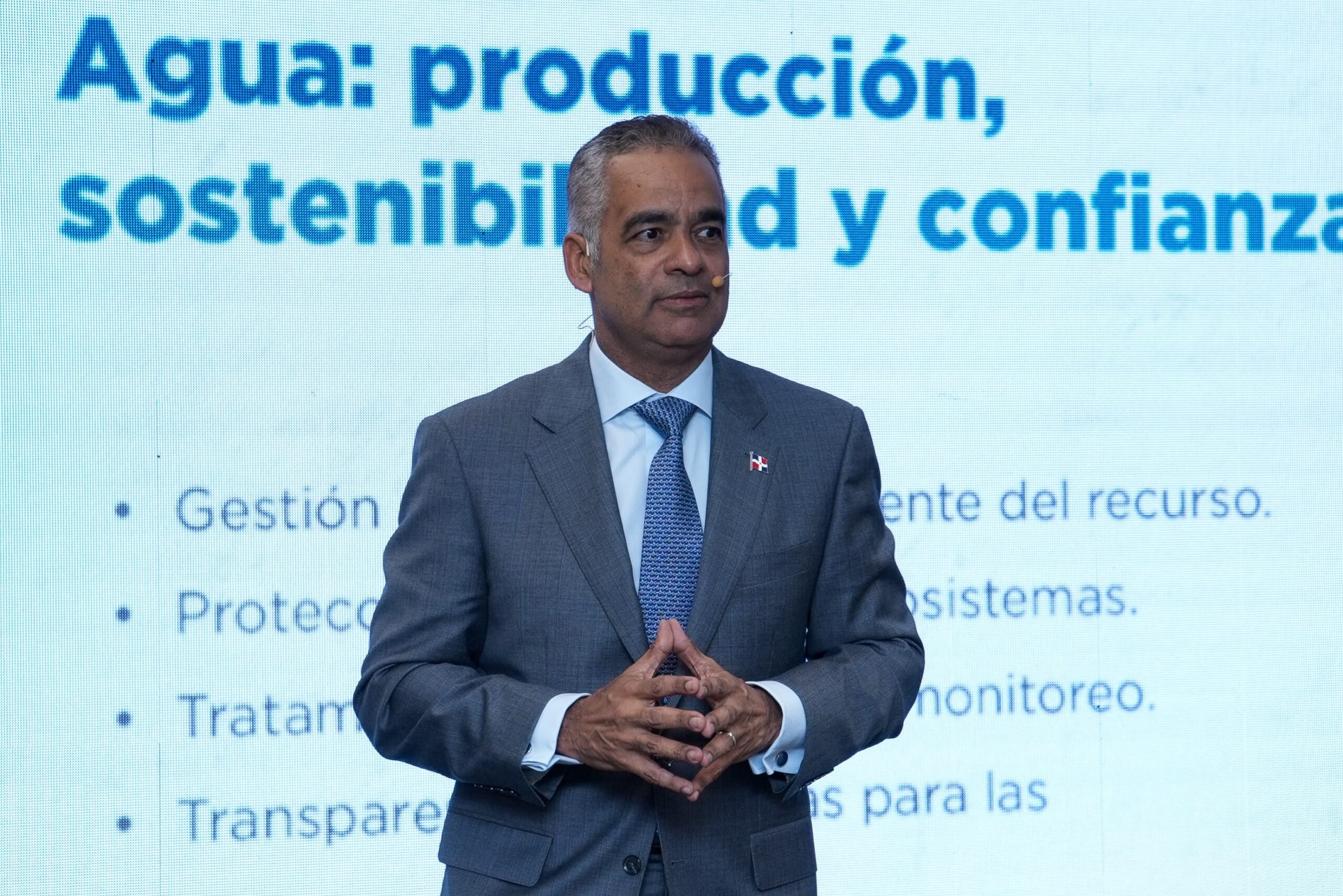 Ministro Santos abordará en Washington potencial de tierras raras