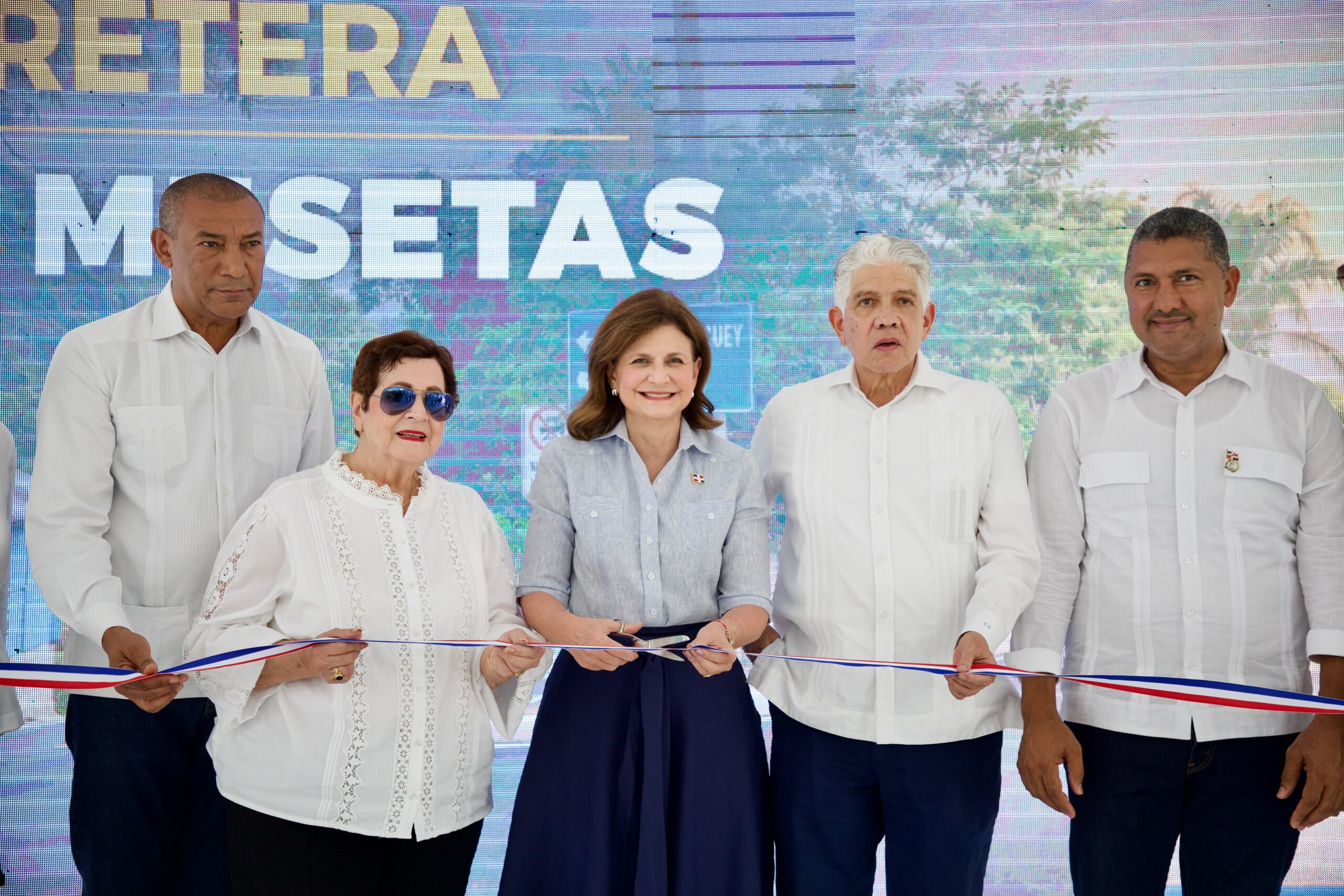 Vicepresidenta Raquel Peña inaugura carretera Las Mesetas, en El Seibo