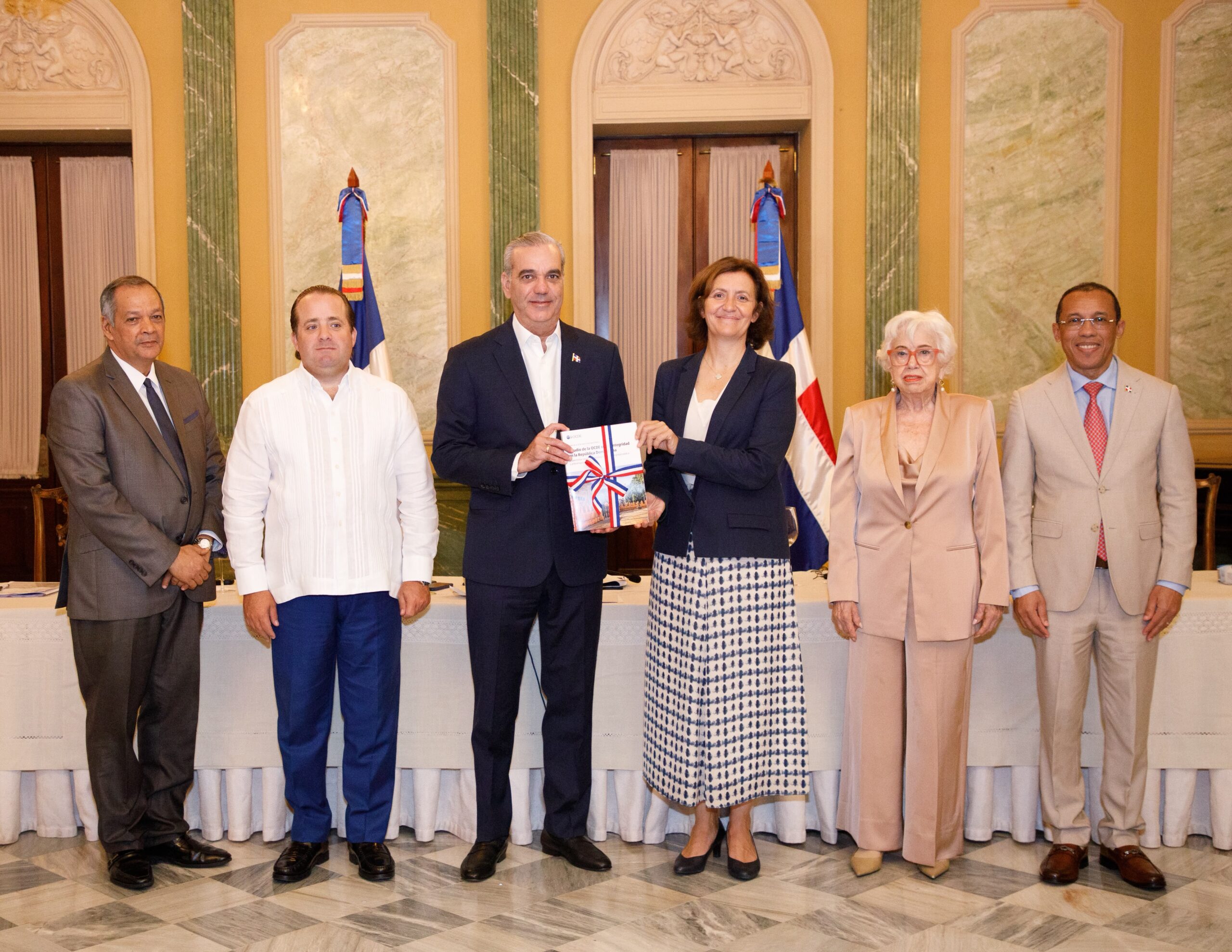 OCDE destaca importantes avances de RD en integridad gubernamental
