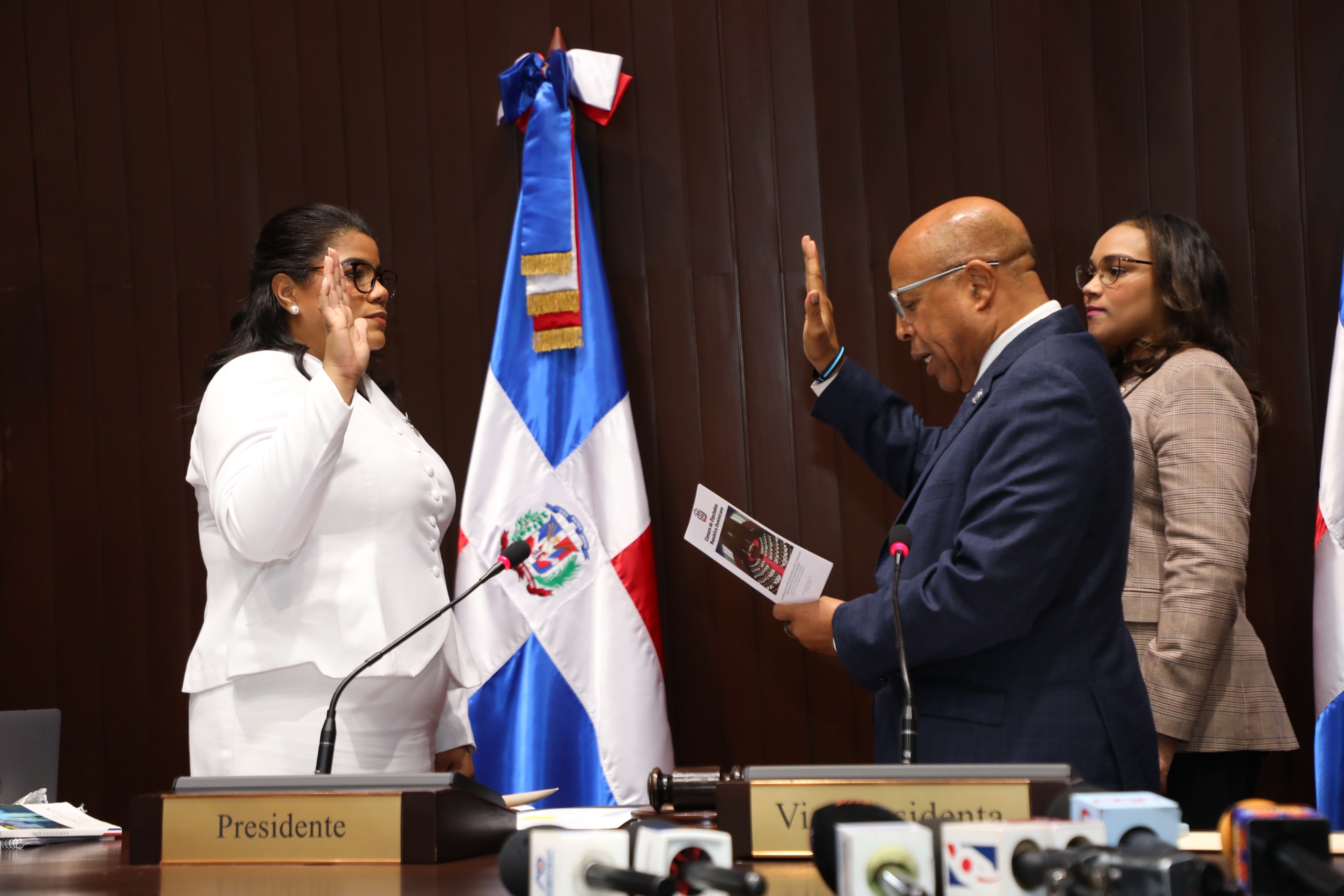 Diputados escogen sustituta fenecido diputado Jorge Frías